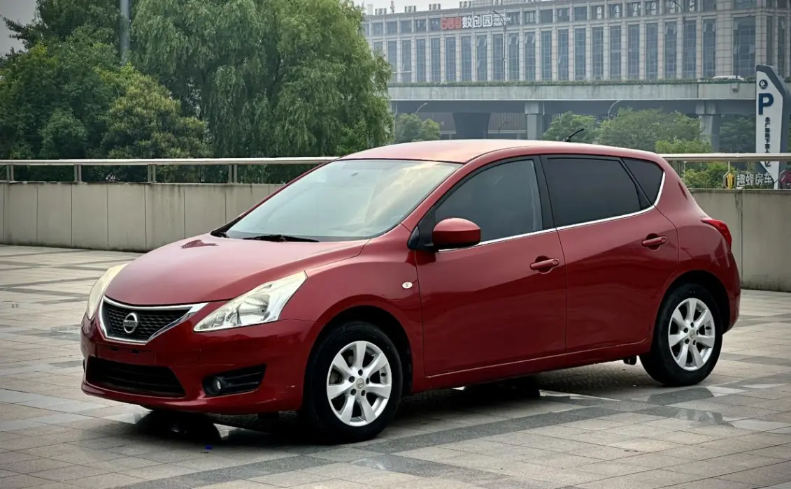 Tiida 2011 1.6L CVT comfort model