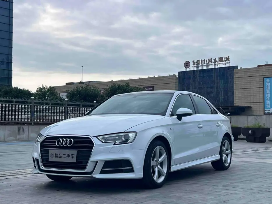 Audi A3 2018 30th Anniversary Limousine 35 TFSI Fashion