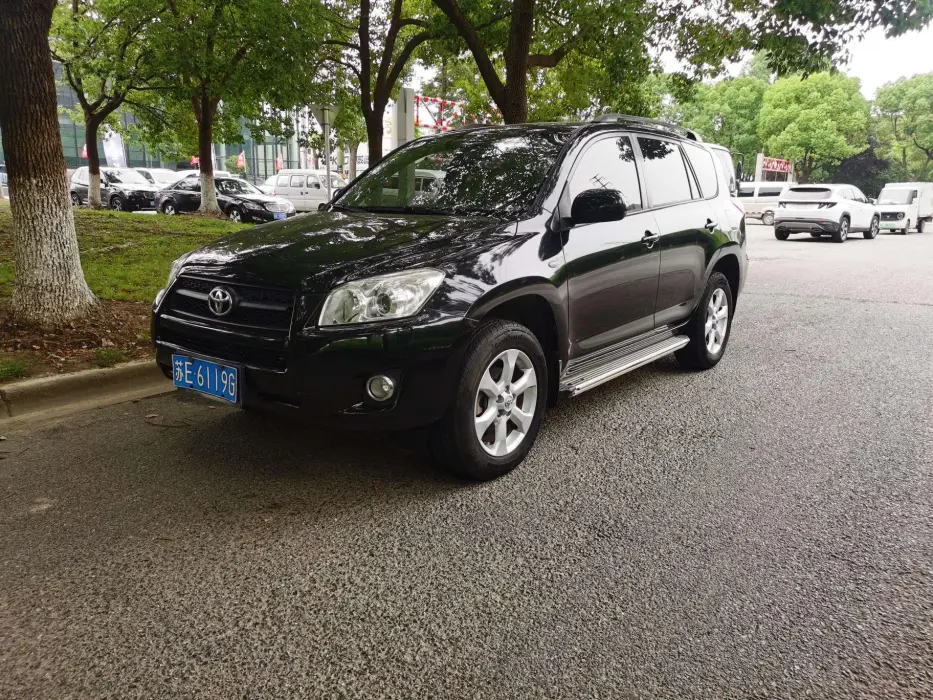 RAV4 Rongfang 2011 2.0L automatic classic version