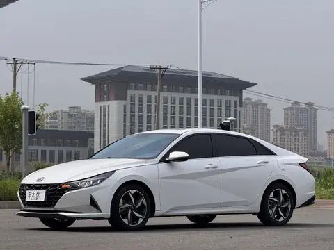Elantra 2023 1.5L CVT LUX Premium Edition