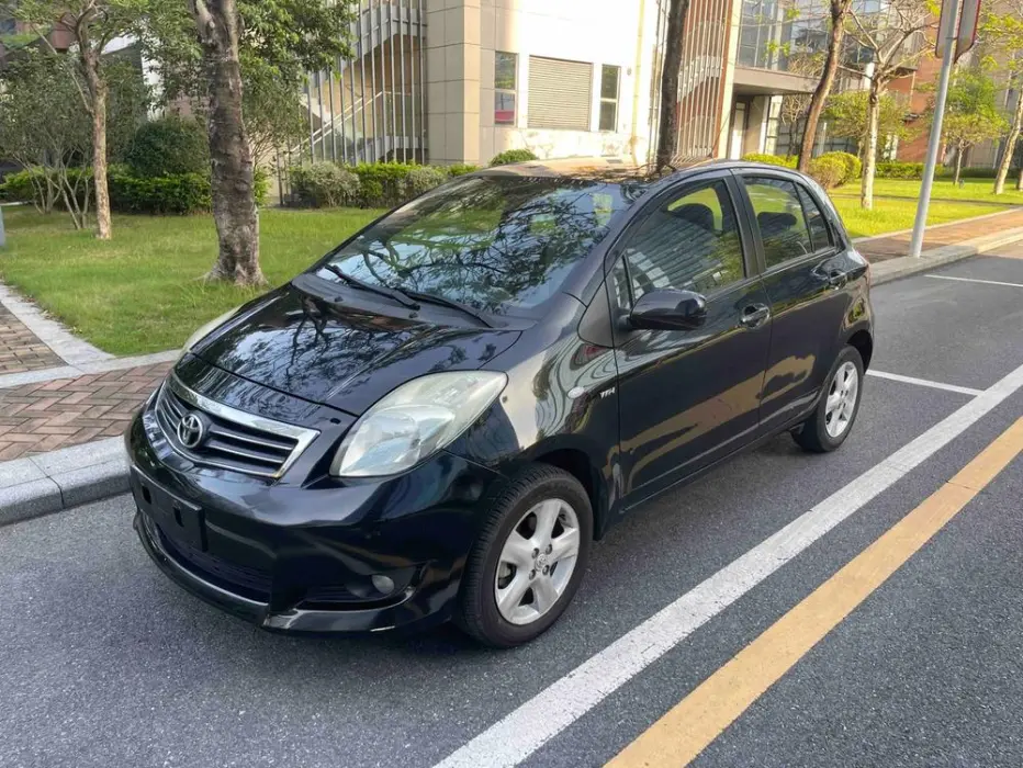 Yaris 2011 1.6E Automatic Charming Edition