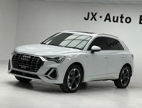 Audi Q3 2022 35 TFSI Fashionable and Dynamic