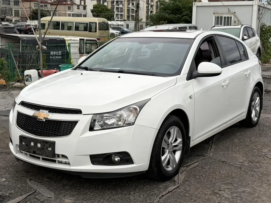 Cruze 2015 hatchback 1.6L manual comfort version