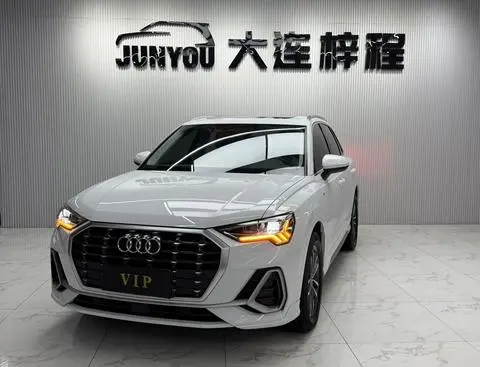 Audi Q3 2022 35 TFSI aggressive and dynamic