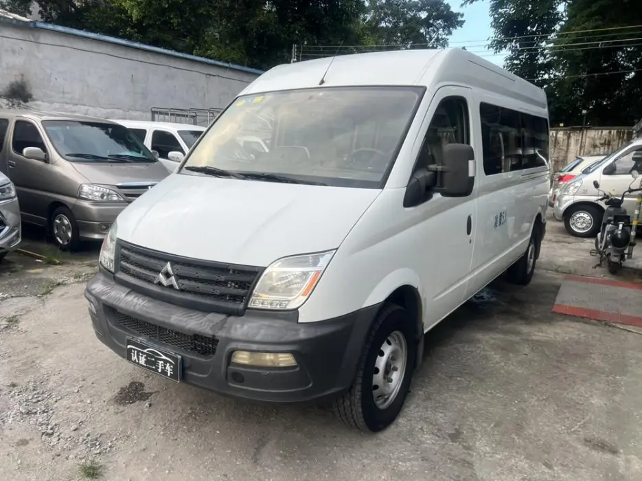 Xintu V80 2011 2.5T Long Axis Mid-Roof Yunjie Edition
