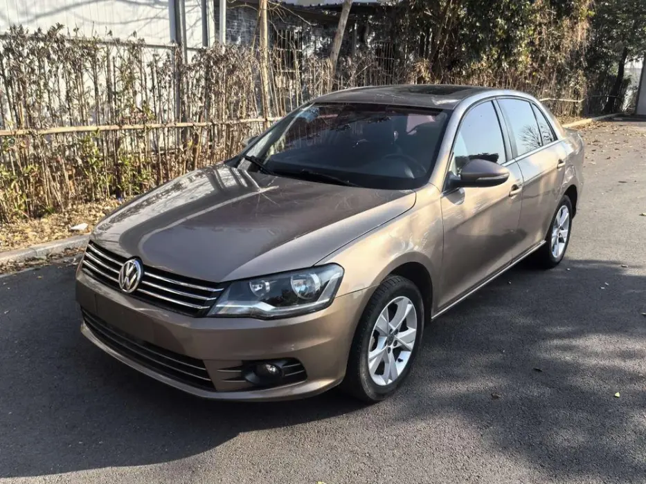 Bora 2015 Premium Edition 1.6L Automatic Comfort Type