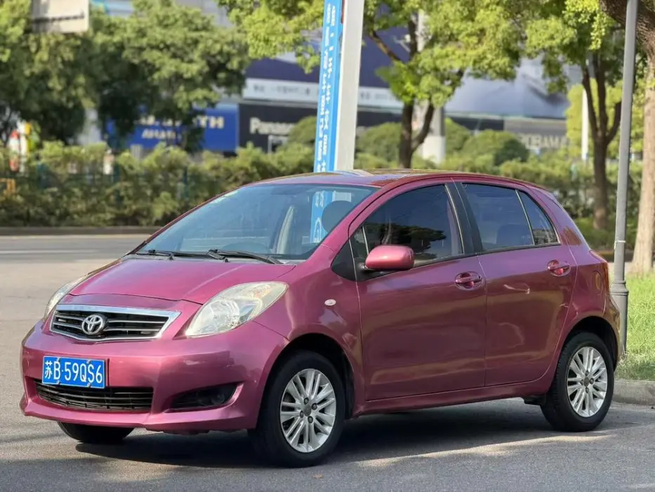 Yaris 2011 1.6E Automatic Charming Edition