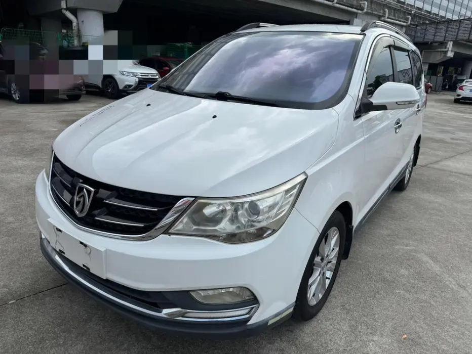Baojun 730 2016 1.5L manual luxury model 7 seats