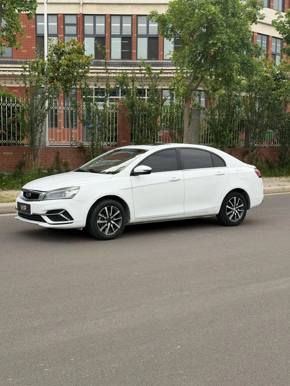 Emgrand 2019 Leading Edition 1.5L CVT Luxury Type National V