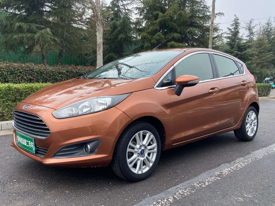 Carnival 2013 hatchback 1.5L automatic fashion model