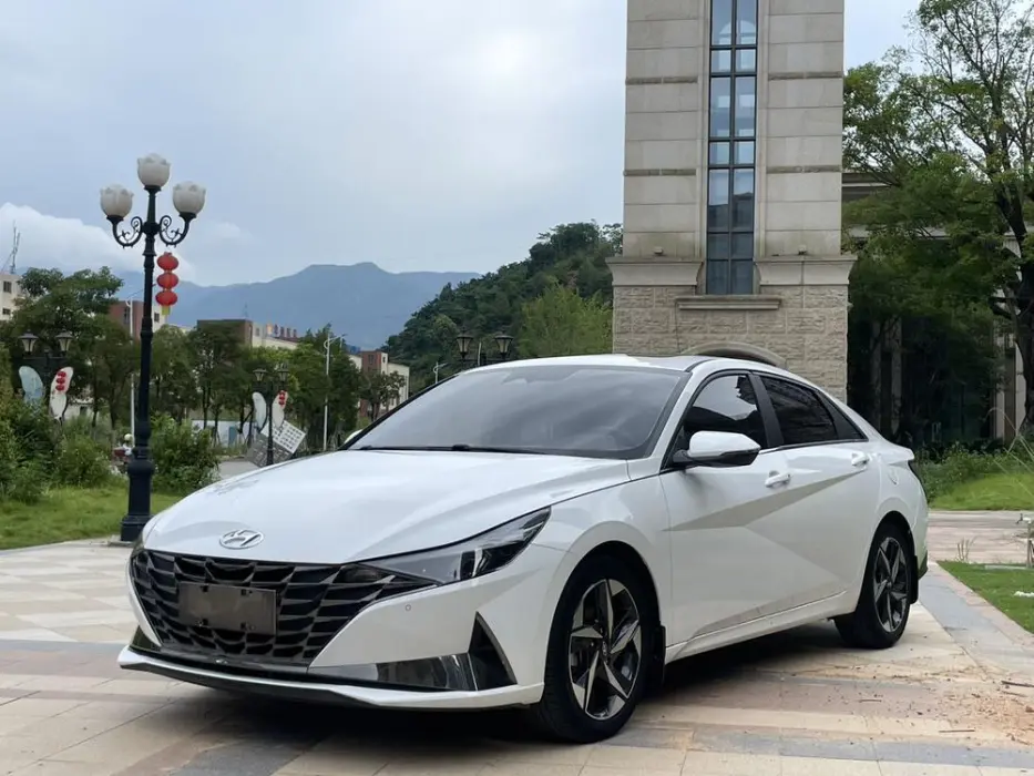 Elantra 2022 1.5L CVT LUX Premium Edition