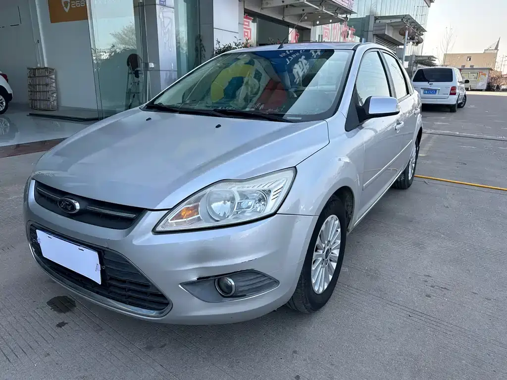 Focus 2013 sedan classic 1.8L manual fashion model