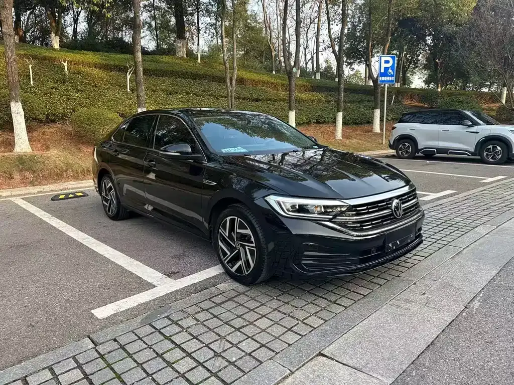 Sagitar 2023 280TSI DSG surpasses Lite version