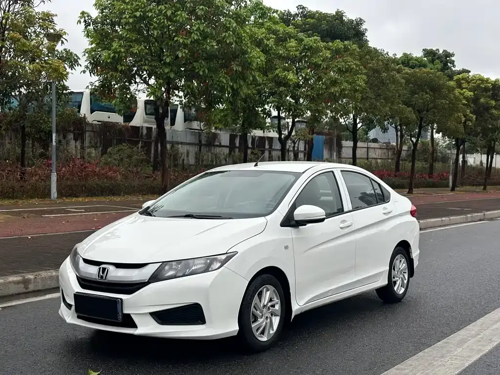 Fengfan 2015 1.5L CVT Comfort Edition
