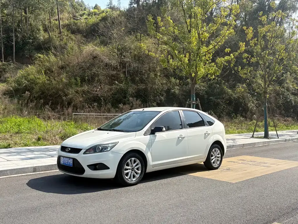 Focus 2013 hatchback classic 1.8L manual fashion model