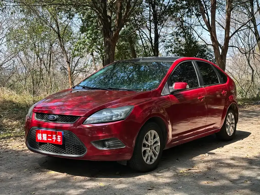 Focus 2013 hatchback classic 1.8L manual basic model