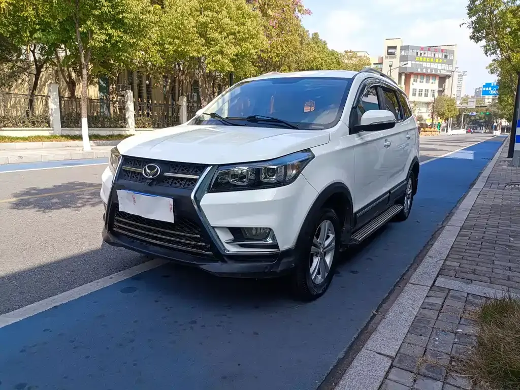 BAIC Huansu S3 2016 S3L 1.5L manual premium model