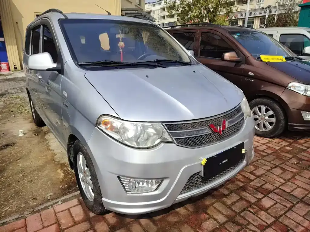 Wuling Hongguang 2014 1.5L S standard model