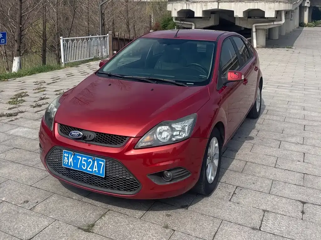 Focus 2013 hatchback classic 1.8L automatic basic model