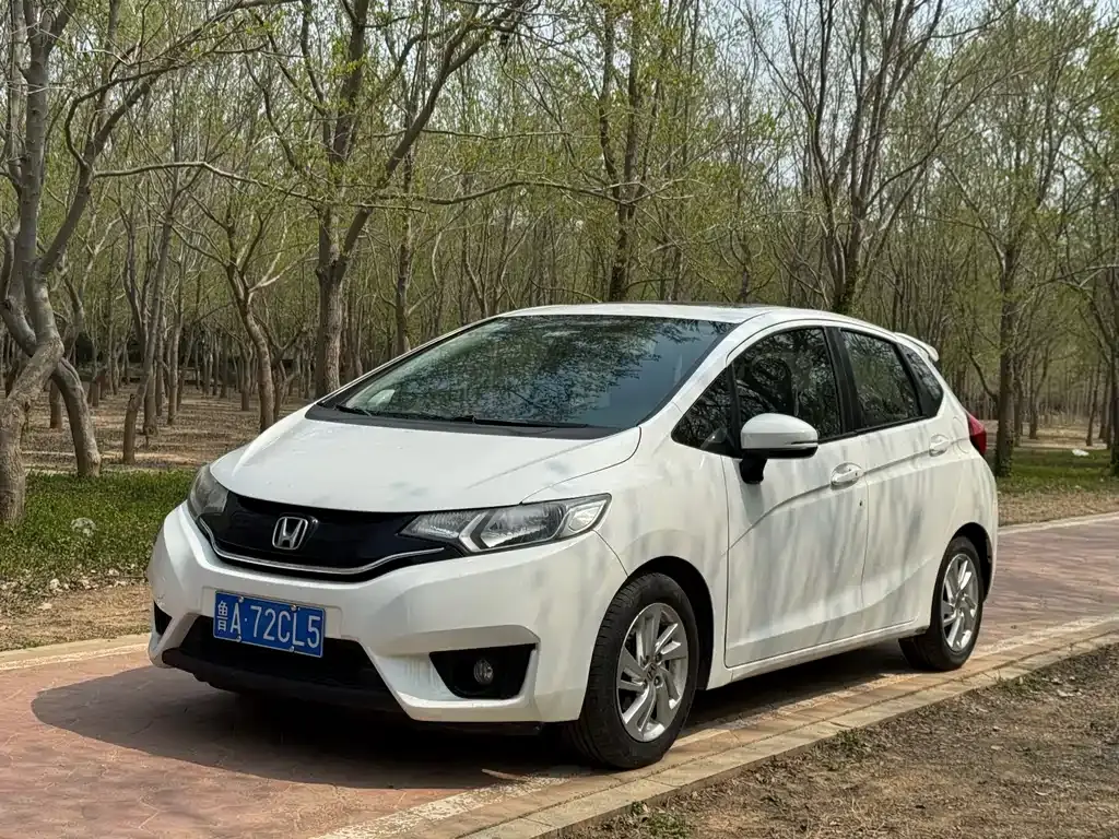Fit 2014 1.5L EXLI CVT leading model