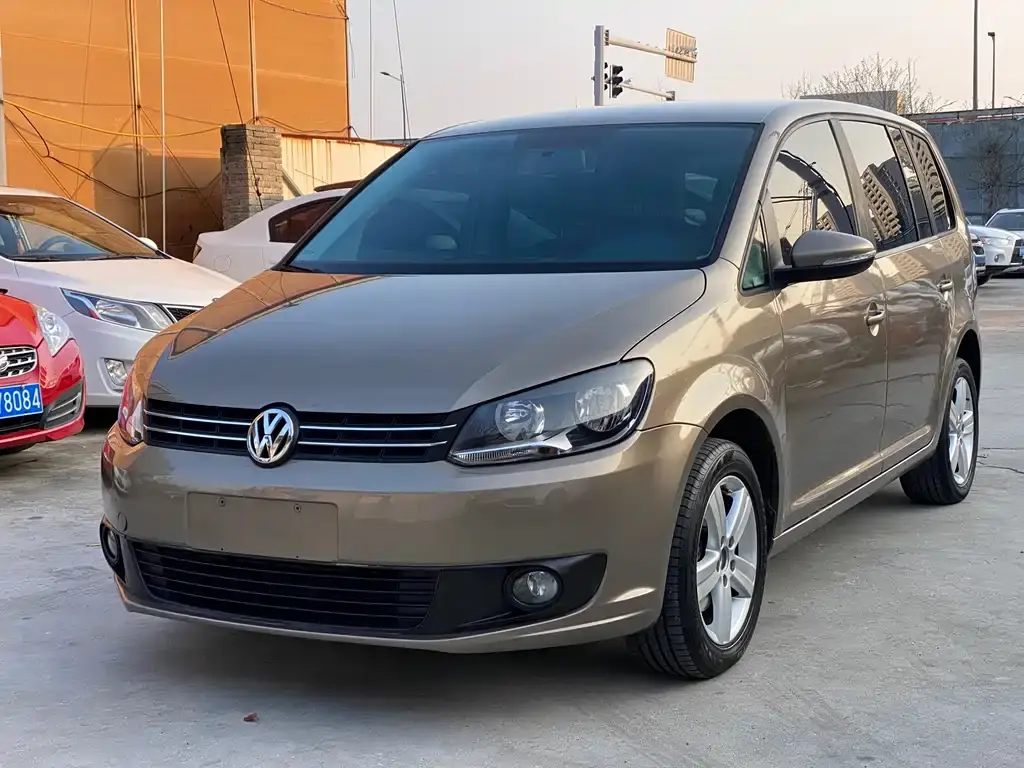 Touran 2015 1.4T manual fashion version 5 seats
