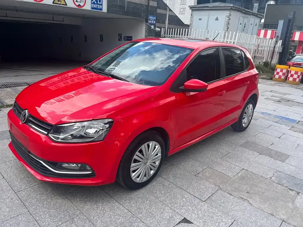 Polo 2016 1.6L automatic comfort model