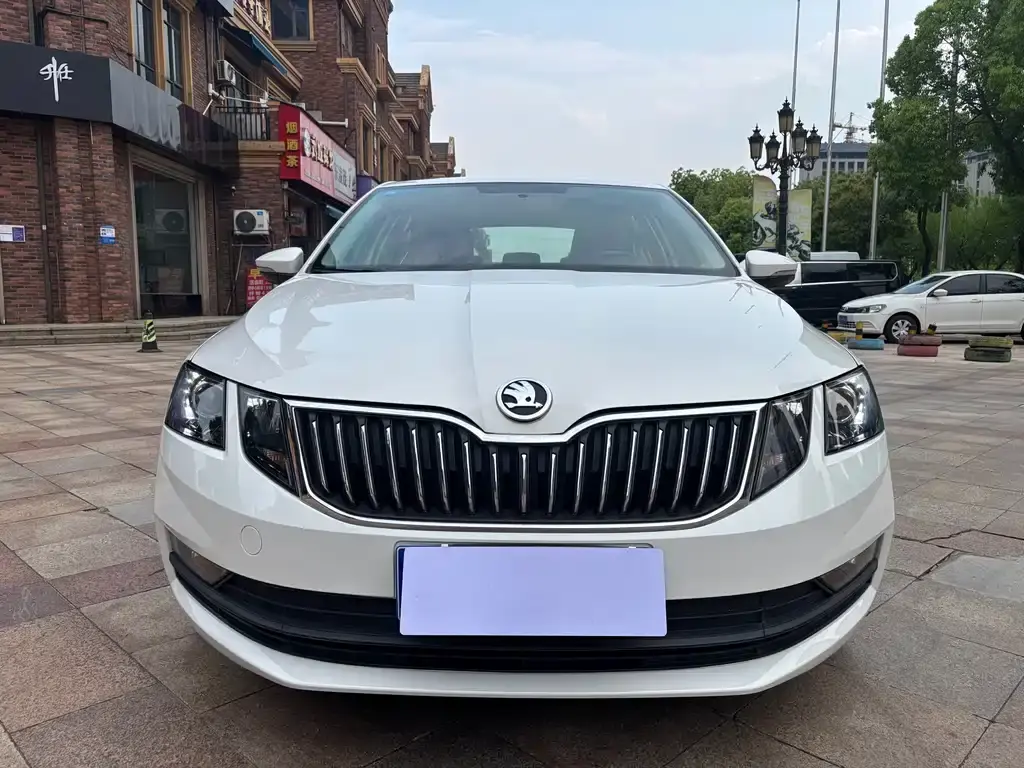 Octavia 2018 1.6L automatic comfort version