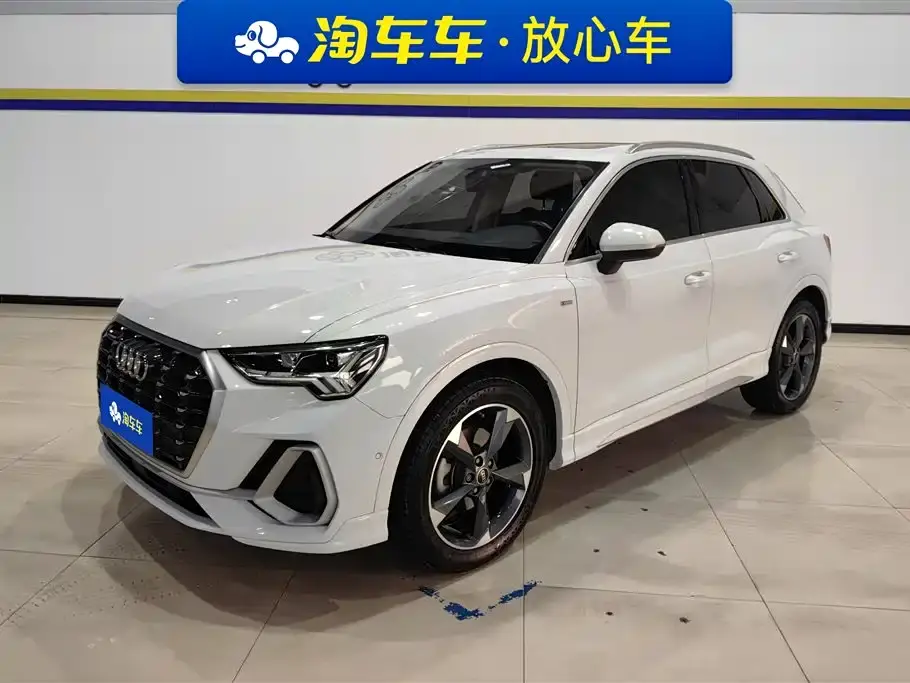 Audi Q3 2022 35 TFSI Fashionable and Dynamic