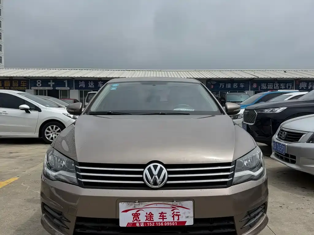 Bora 2013 1.6L manual fashion model