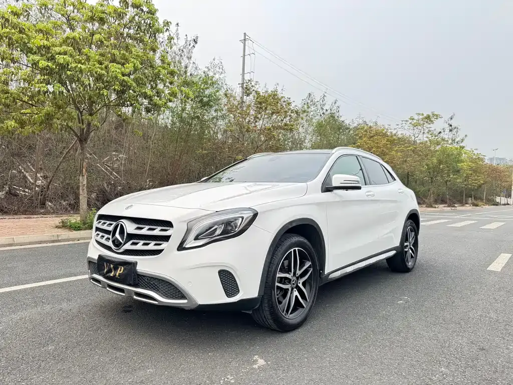 Mercedes-BenzGLA 2017 GLA 200 Fashion Model