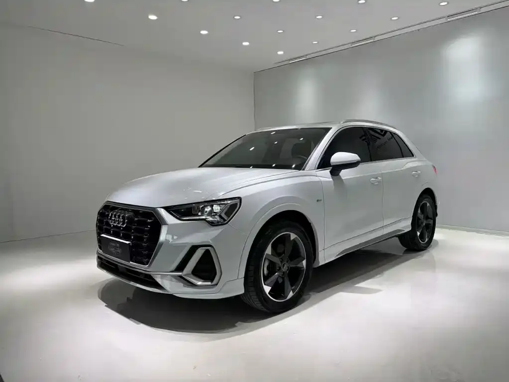 Audi Q3 2022 35 TFSI Fashionable and Dynamic
