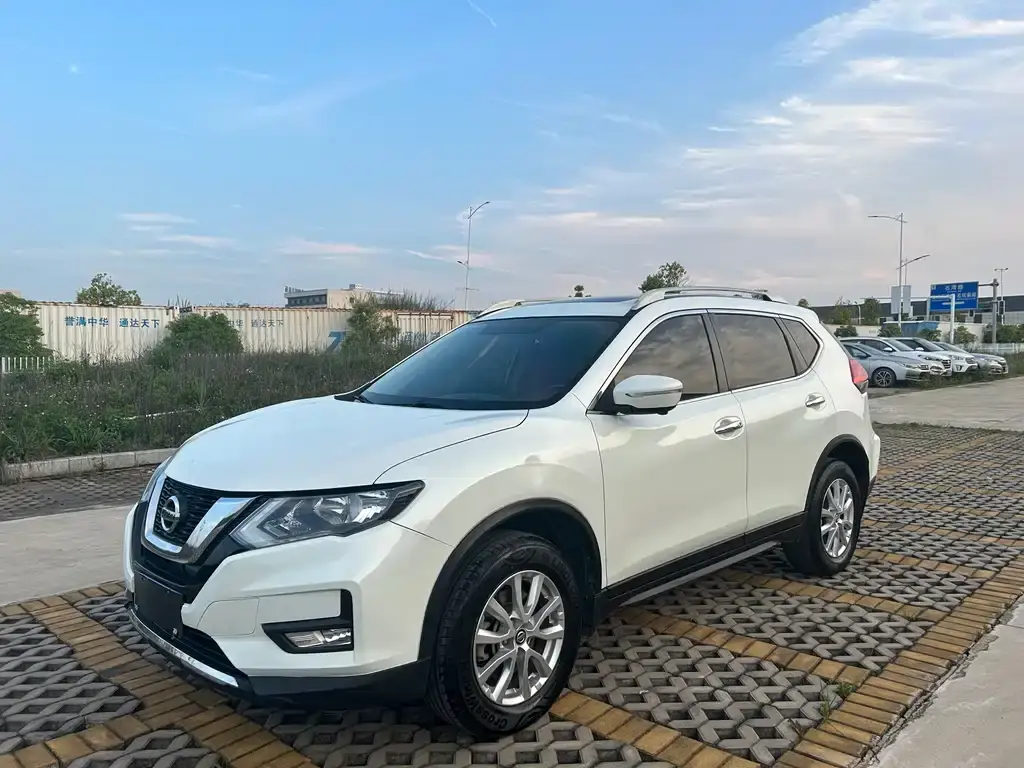 X-Trail 2017 2.0L CVT seven-seat comfort version 2WD