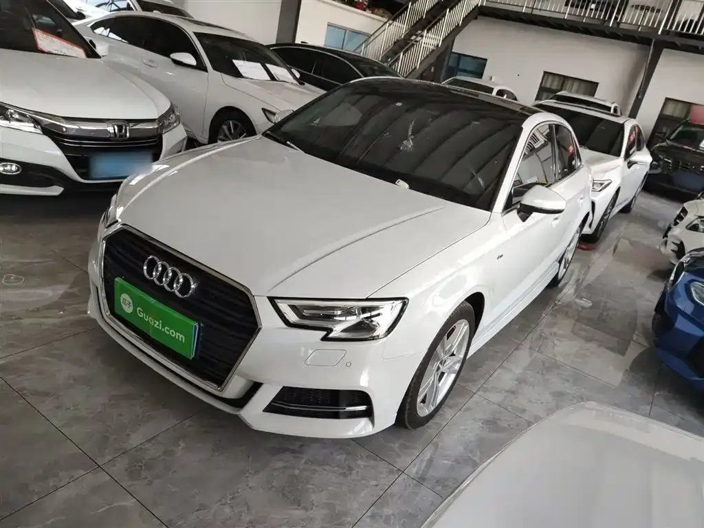 Audi A3 2018 30th Anniversary Limousine 35 TFSI Fashion