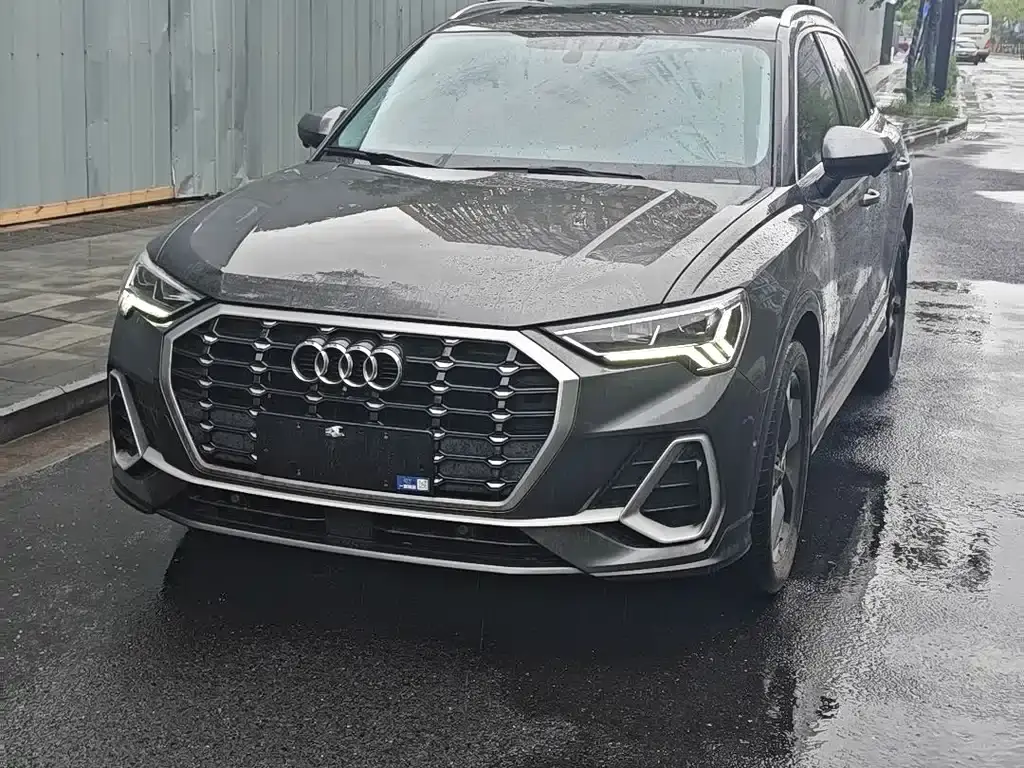 Audi Q3 2022 35 TFSI Fashionable and Dynamic