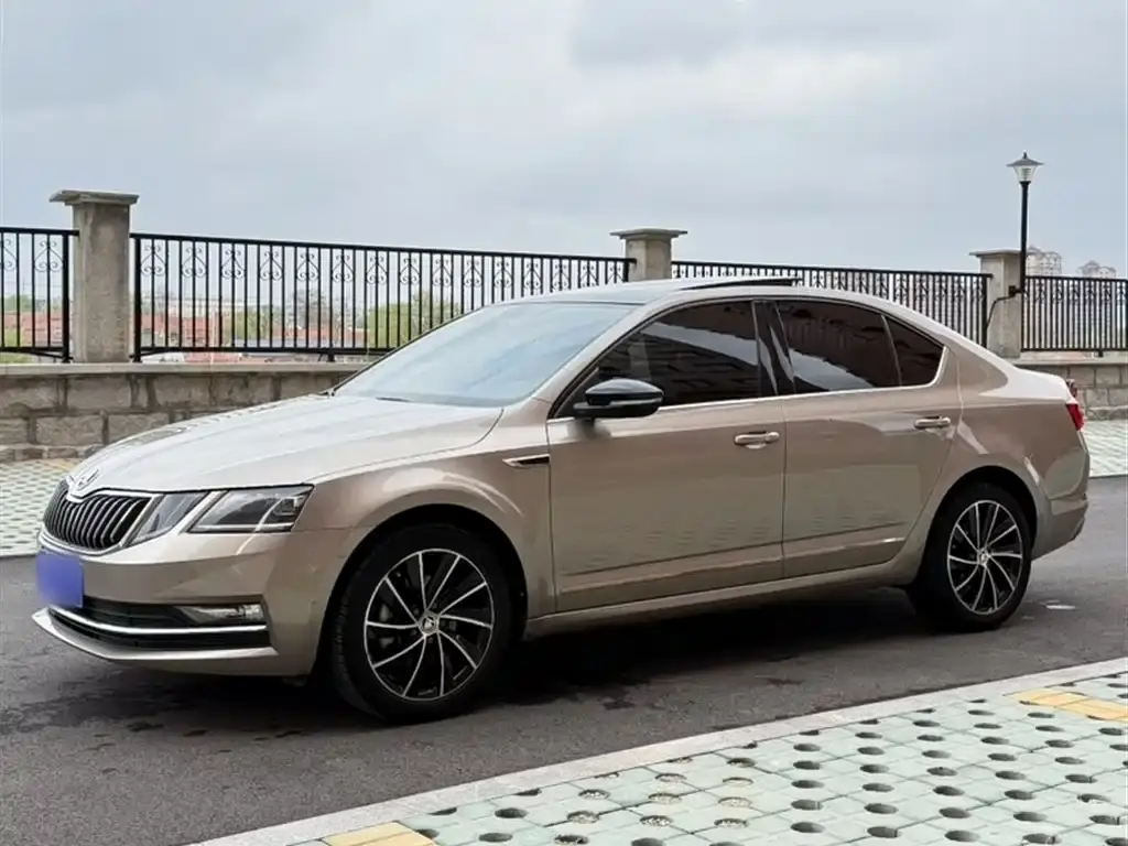 Octavia 2018 TSI280 DSG Deluxe Edition
