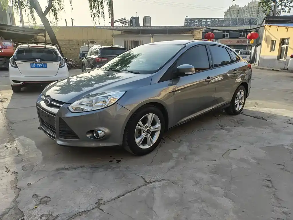 Focus 2012 sedan 1.6L automatic fashion model