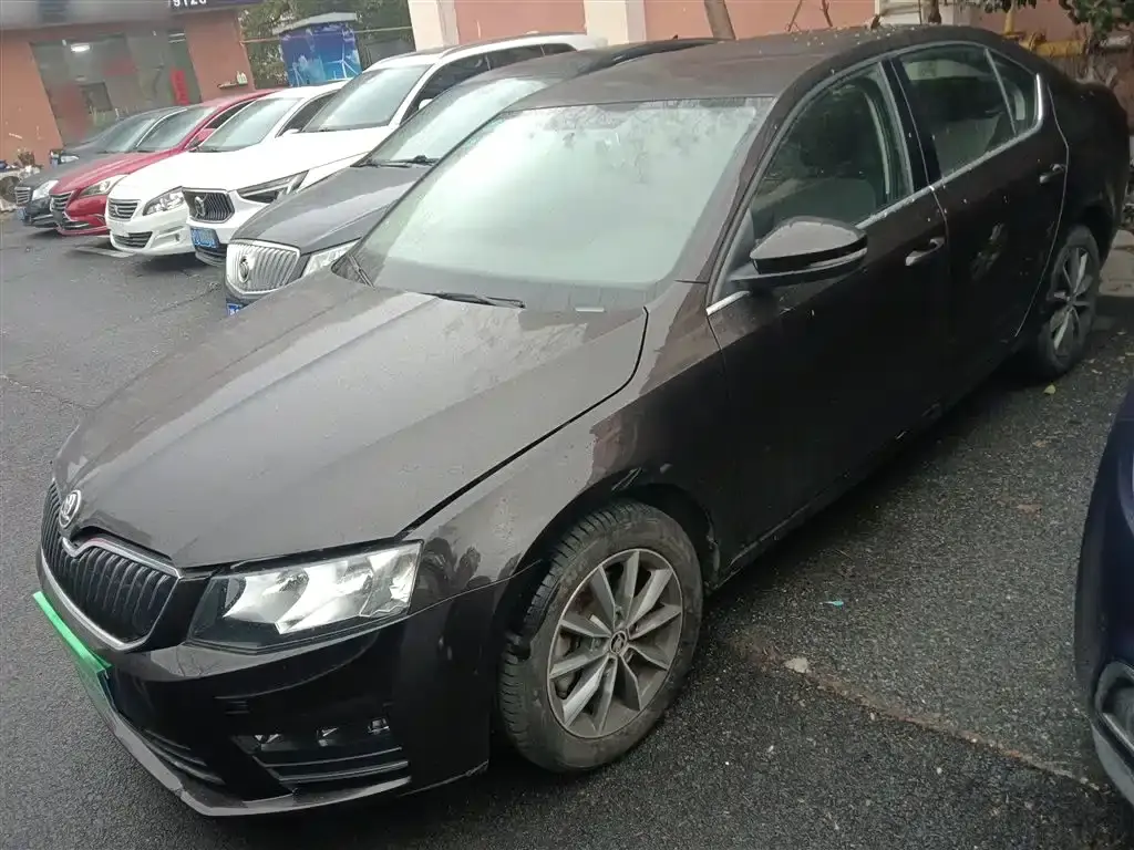 Octavia 2017 Classic 1.6L Automatic Comfort Edition