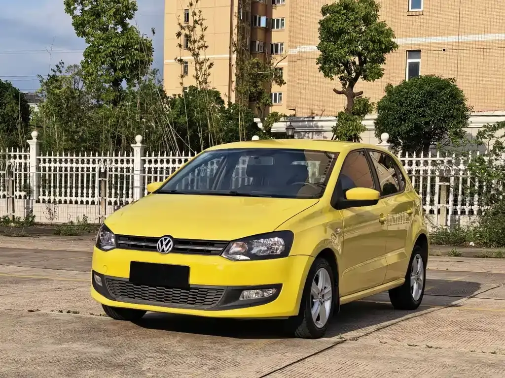 Polo 2011 1.4L automatic stylish version