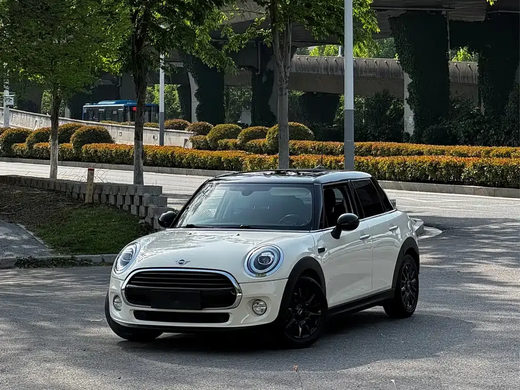 MINI 2018 1.5T COOPER Classic Five-Door Edition