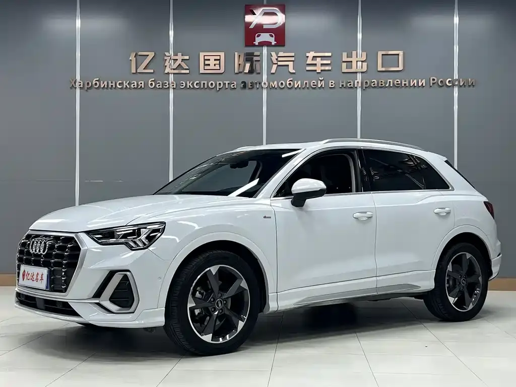 Audi Q3 2022 35 TFSI Fashionable and Dynamic