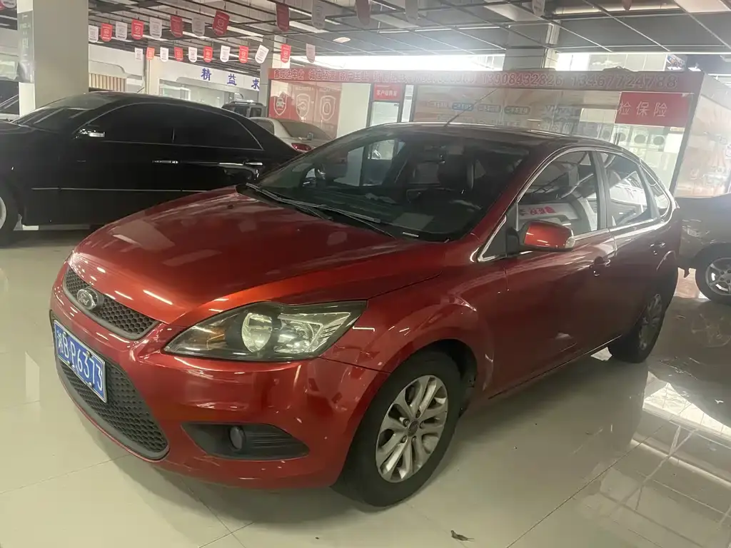 Focus 2013 hatchback classic 1.8L manual basic model