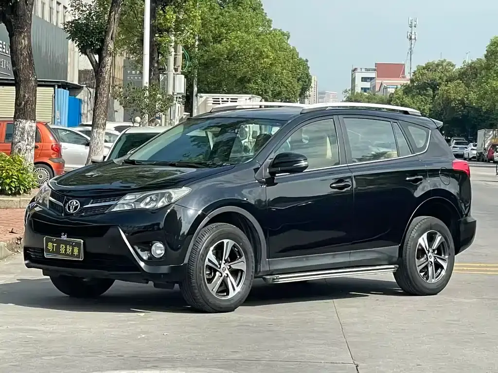 RAV4 Rongfang 2015 2.0L CVT two-wheel drive fashion version