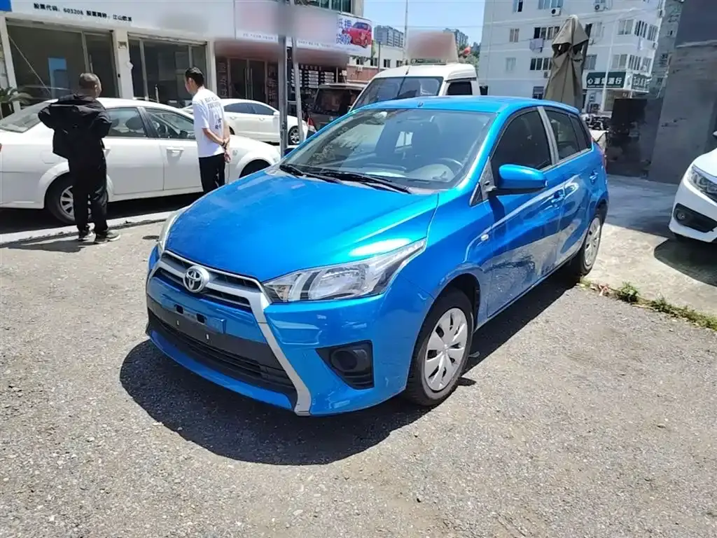 YARiS L 2015 1.5E automatic charm version