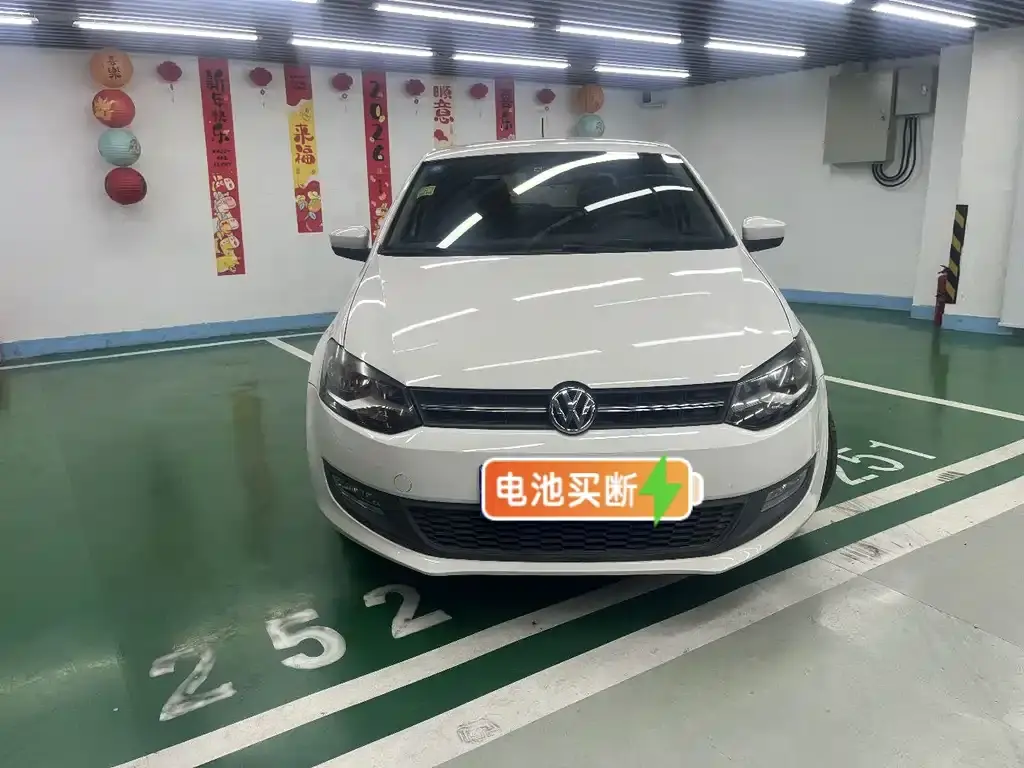 Polo 2013 1.4L automatic luxury version