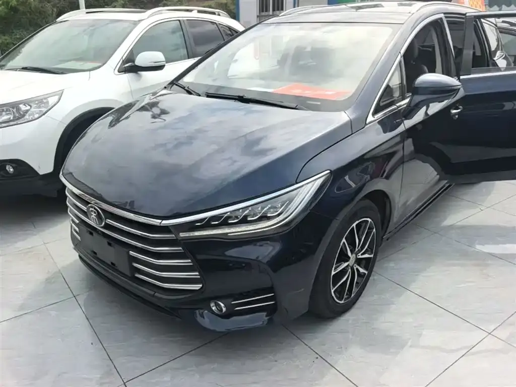 Song MAX 2017 1.5T automatic smart connection premium model 7 seats