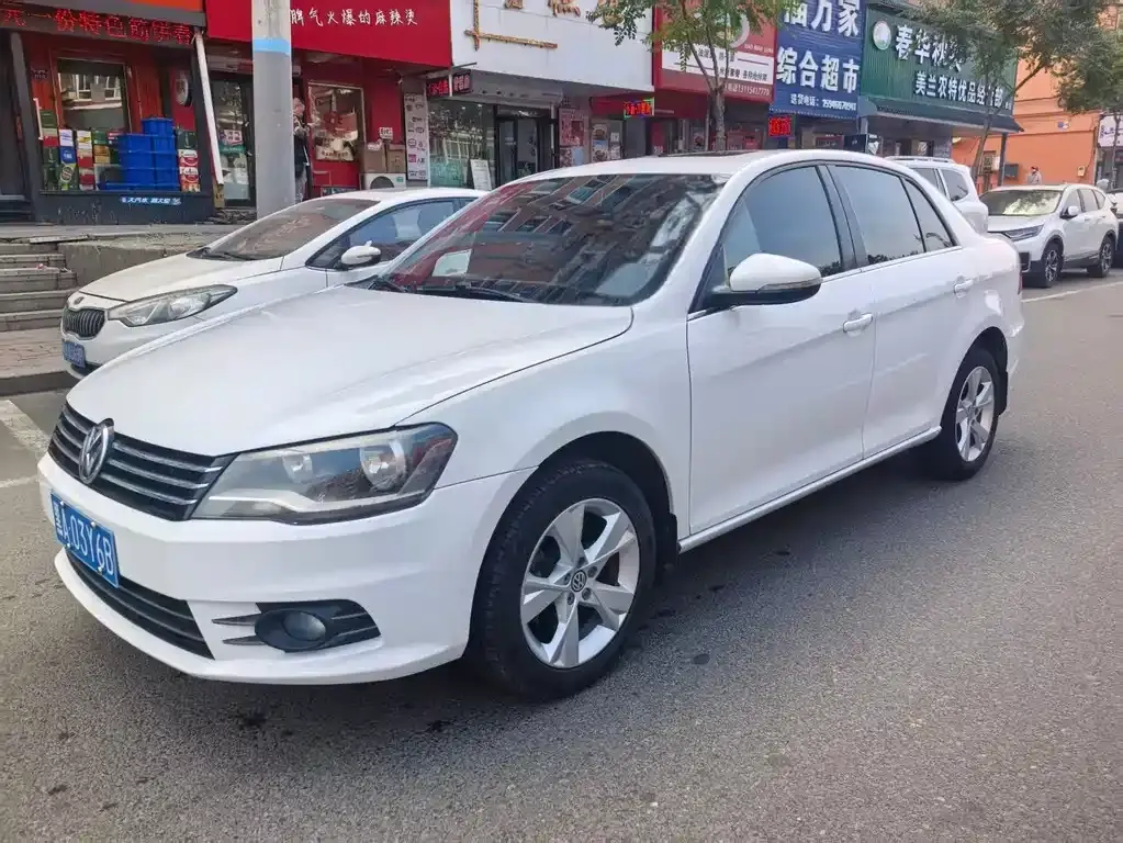 Bora 2015 Premium Edition 1.6L Manual Comfort Type