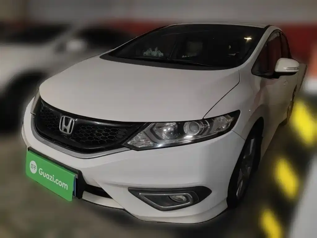 Jade 2013 1.8L automatic comfort version 5 seats