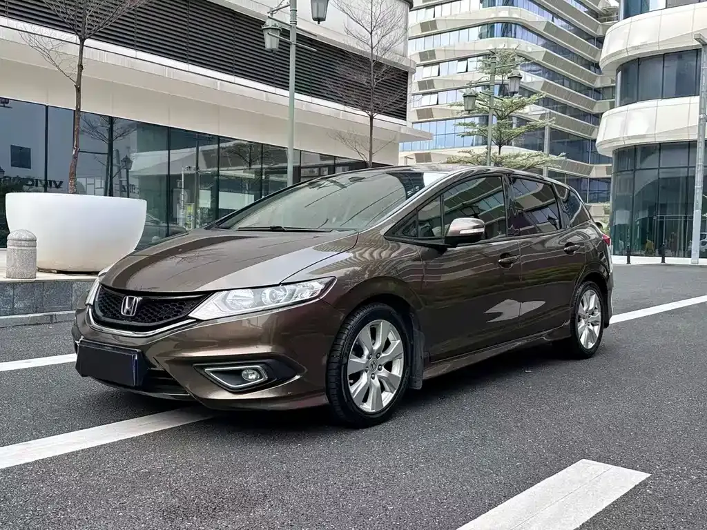 Jade 2013 1.8L automatic comfort version 5 seats