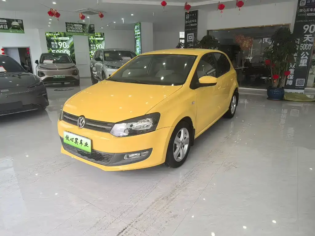 Polo 2011 1.6L automatic stylish version