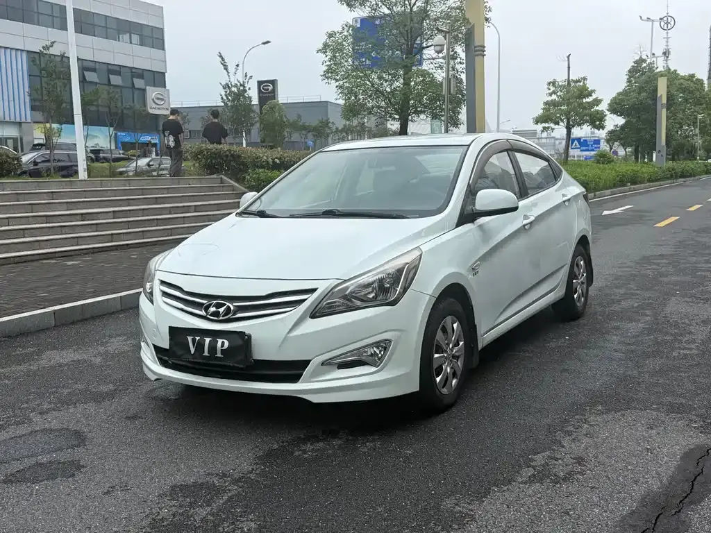 Reina 2014 1.4L manual smart GLS